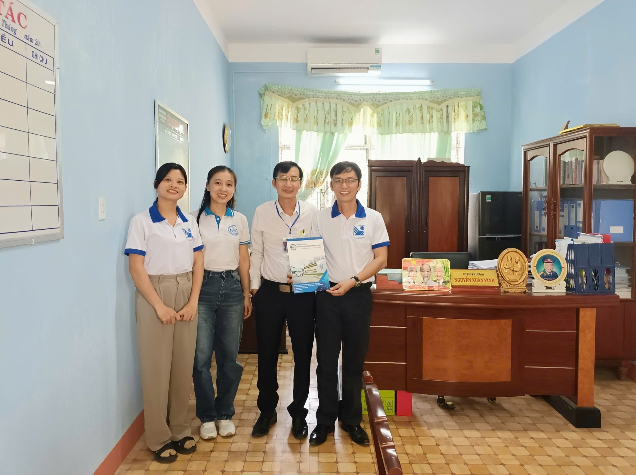4 Thay Nguyen Xuan Vinh.jpg